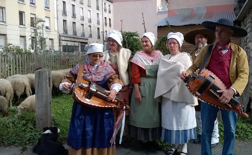 L'herbe est galement bonne dans le jardin partag